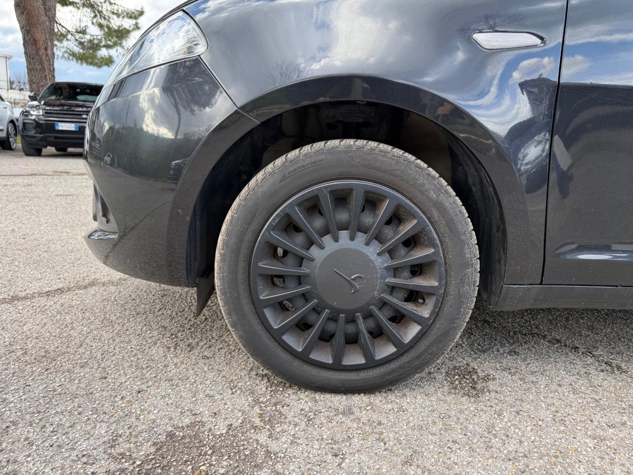 Lancia Ypsilon 1.0 FireFly 5 porte S&S Hybrid Ecochic Silver