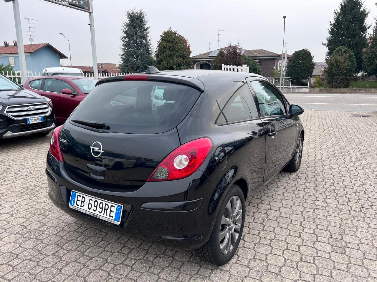 Opel Corsa 1.2 3 porte Sport