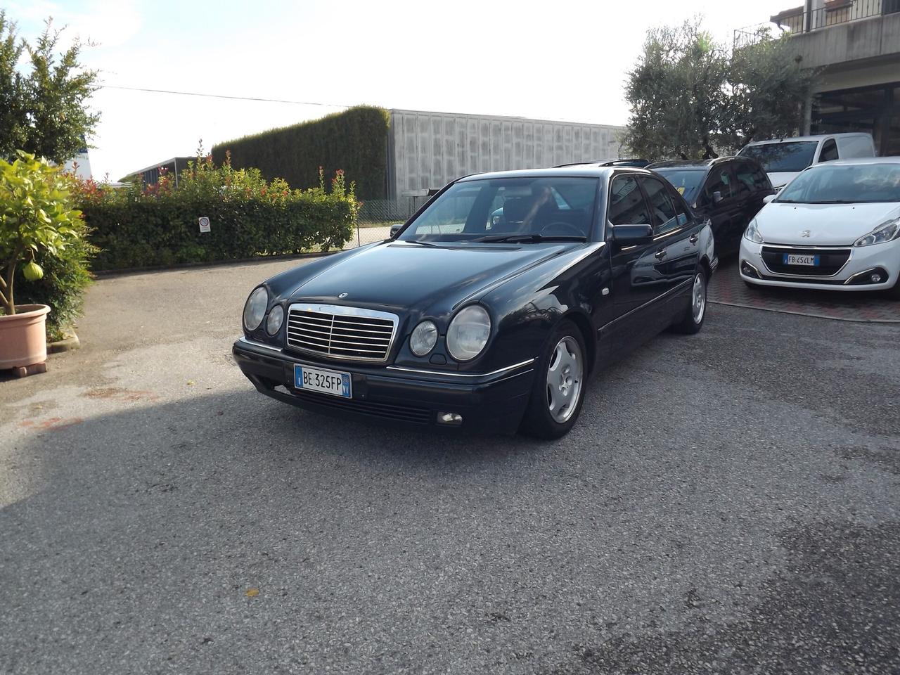 Mercedes-benz E 300 turbodiesel cat Avantgarde ASI