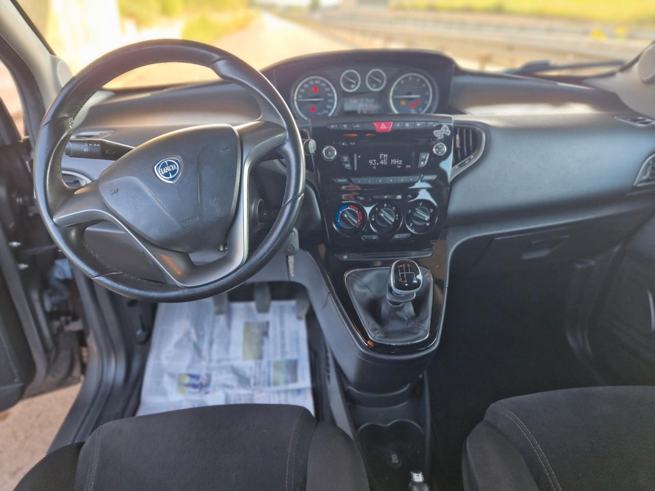 Lancia Ypsilon 1.2 69 CV Unyca