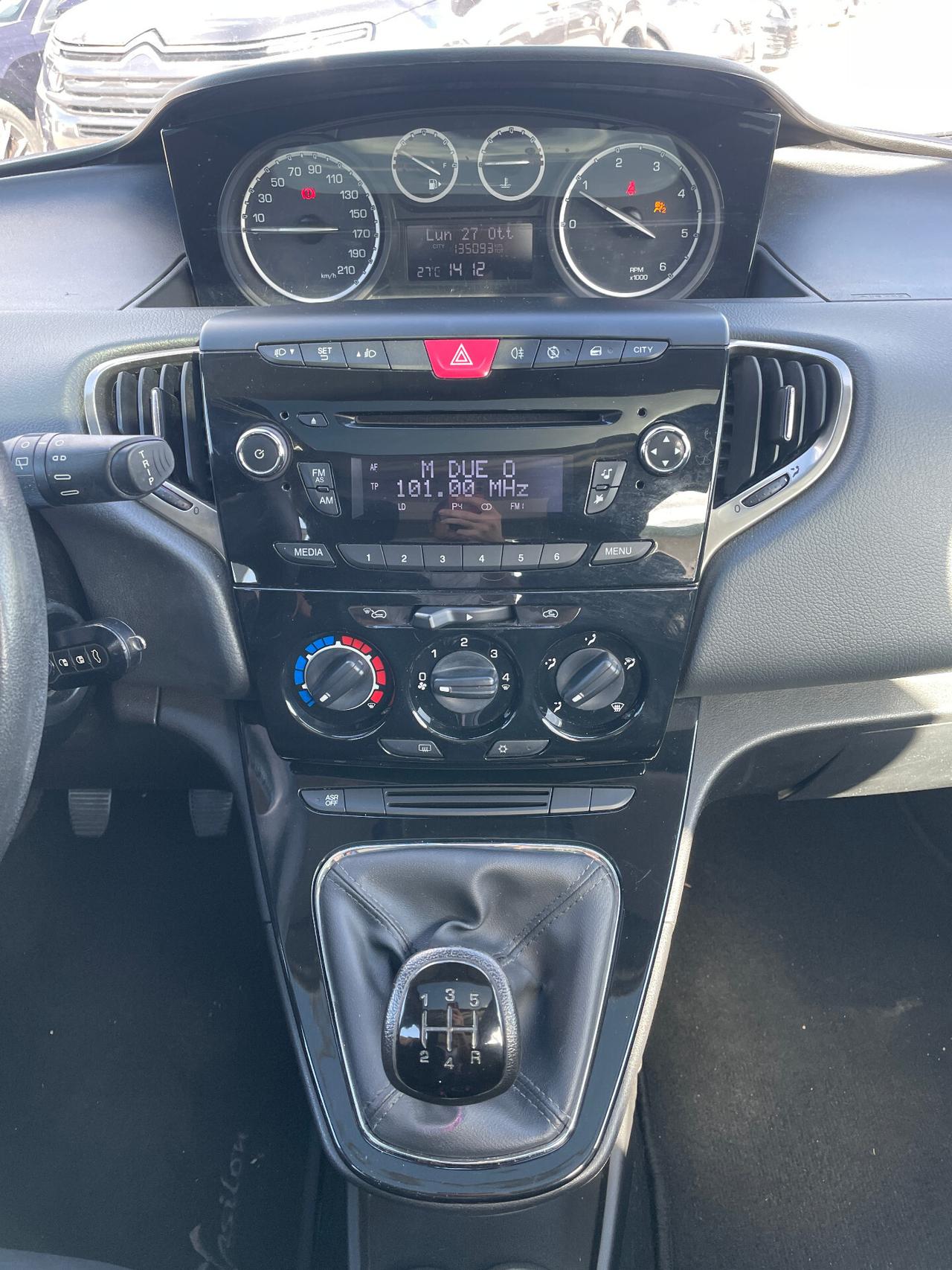 Lancia Ypsilon 1.3 MJT 16V 95 CV 5 porte Gold-TETTO