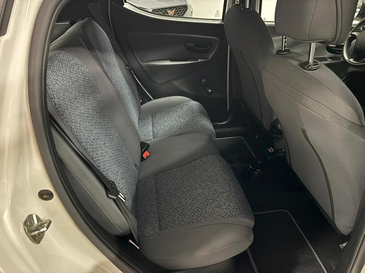 Lancia Ypsilon 1.0 FireFly 5 porte S&S Hybrid Silver Plus