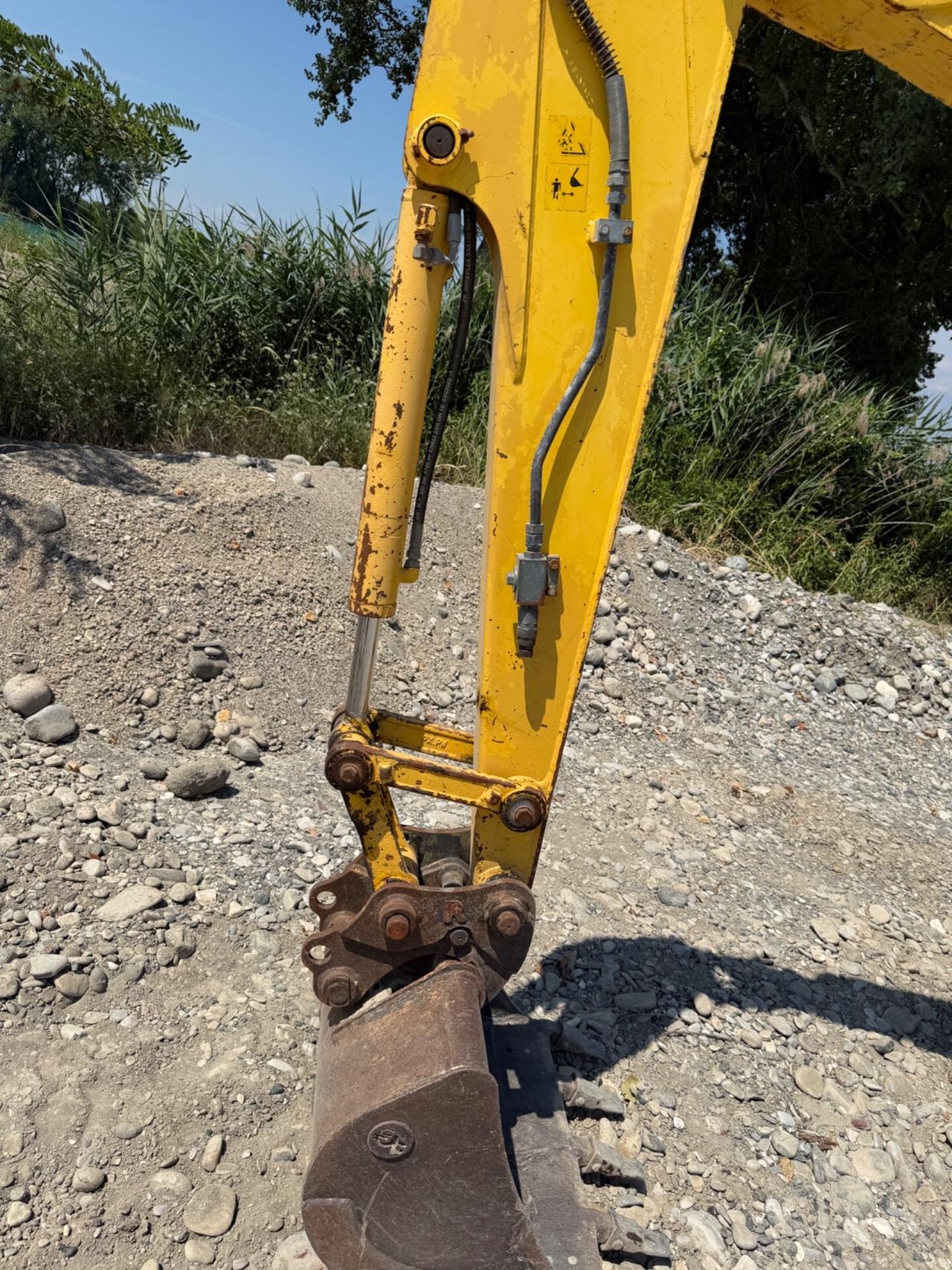 New Holland E 35.2