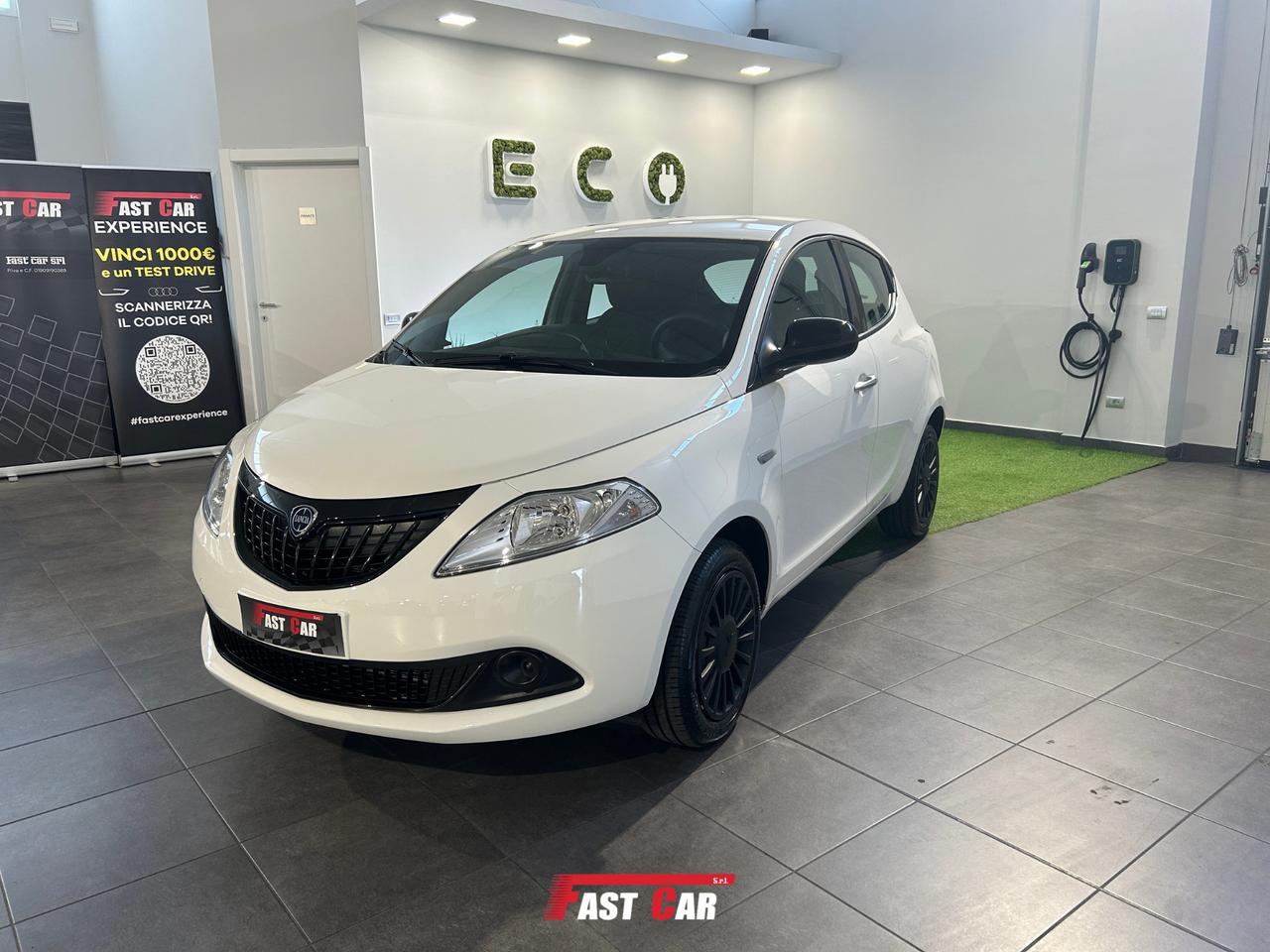 Lancia Ypsilon 1.0 FireFly 5 porte Hybrid Silver