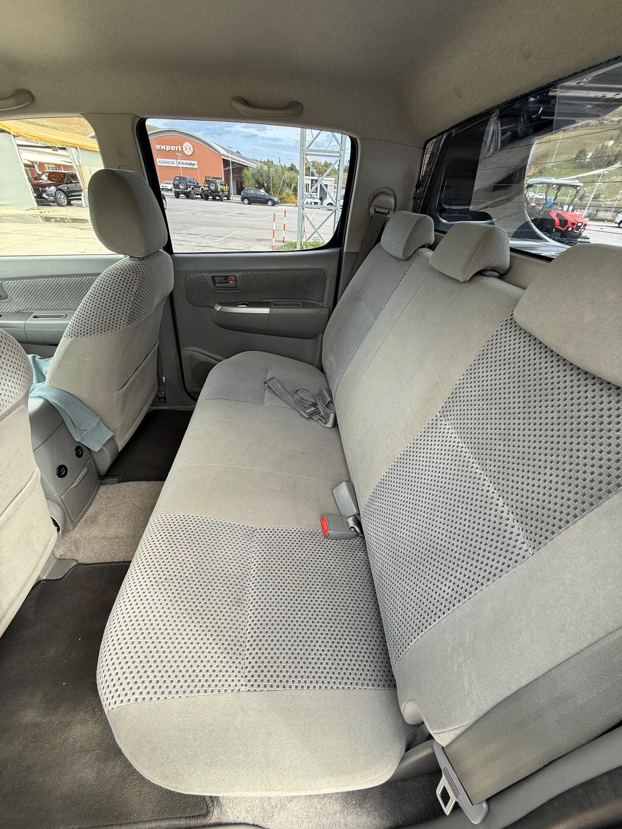 Toyota Hilux 3.0 D-4D 4WD 4p. Doub. Cab SR+