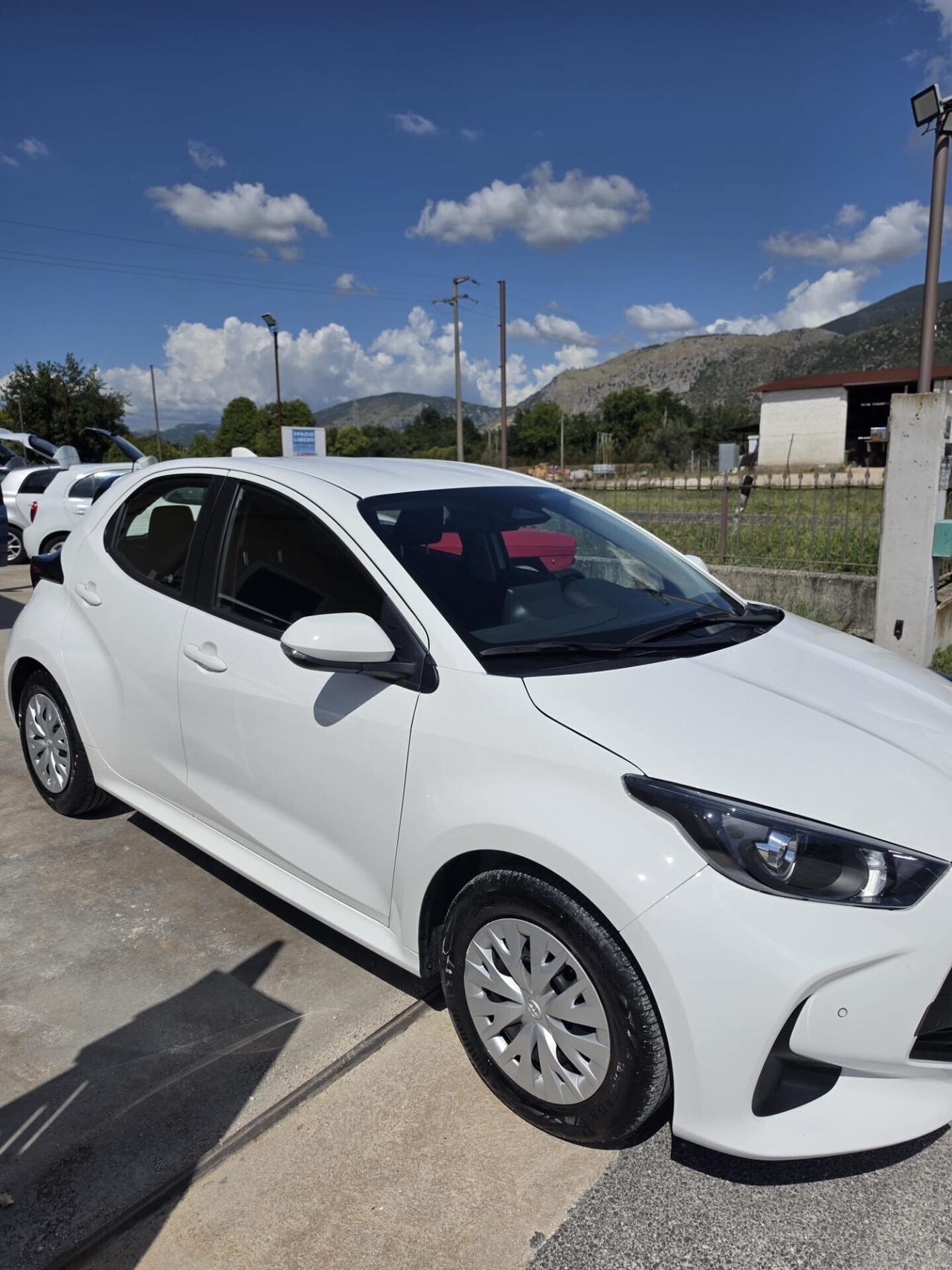 Toyota Yaris 1.5 Hybrid 5 porte Trend 6500 km automatico full