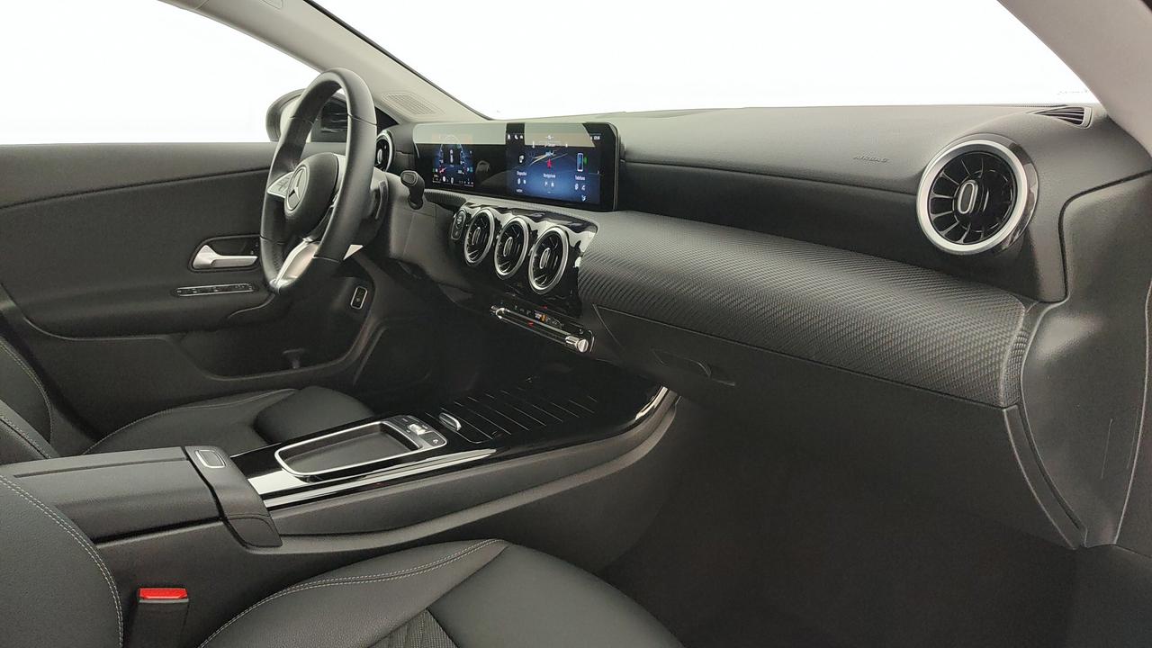 Mercedes-Benz CLA Shooting Brake 180 d Advanced auto