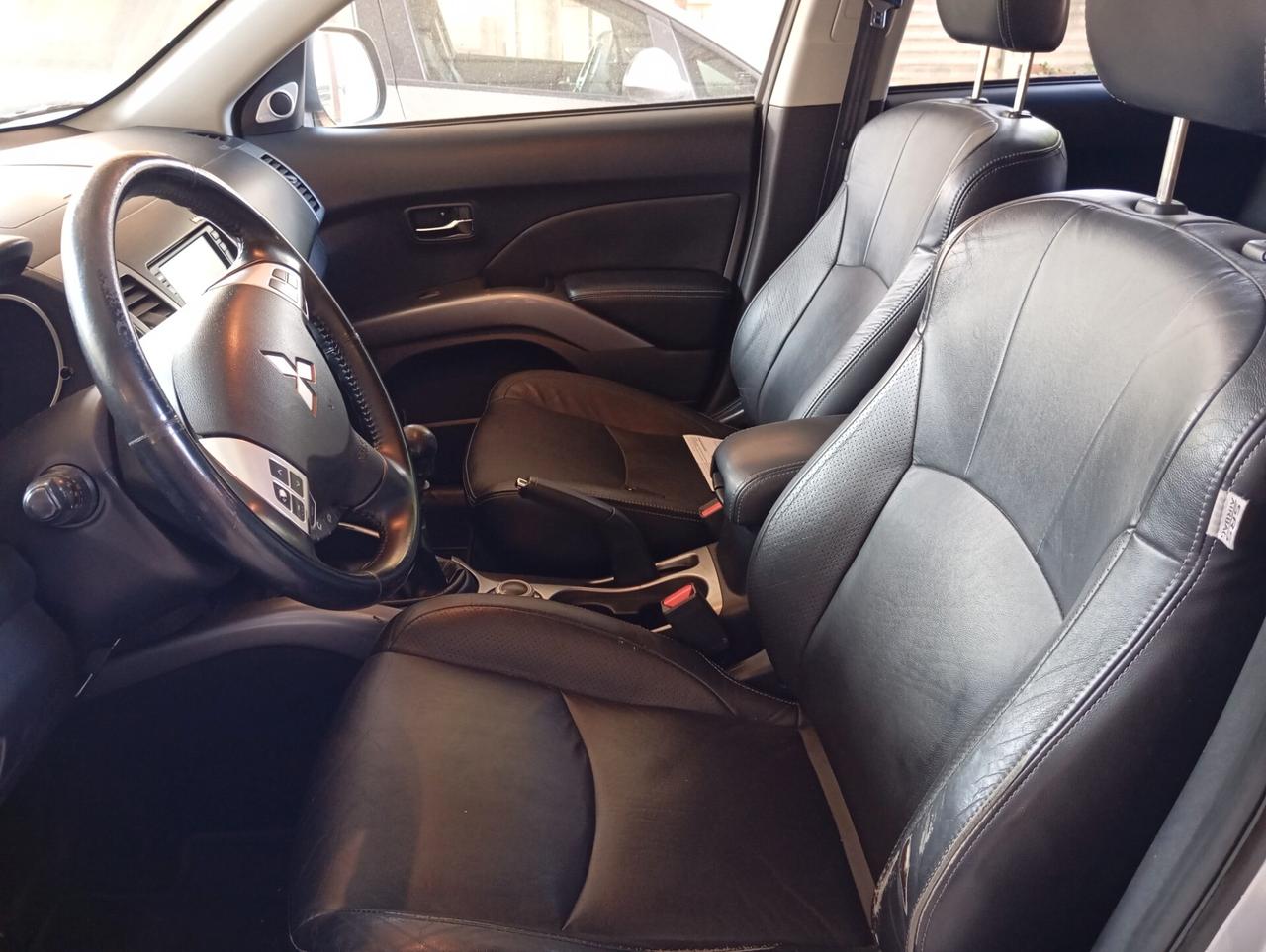 Mitsubishi Outlander 2.0 DI-D Instyle 7 p.ti 4X4