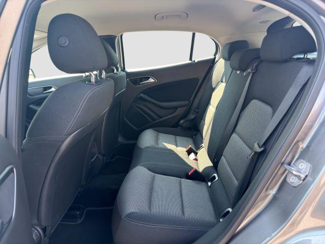MERCEDES-BENZ CLA sse GLA GLA 200 d Automatic Business