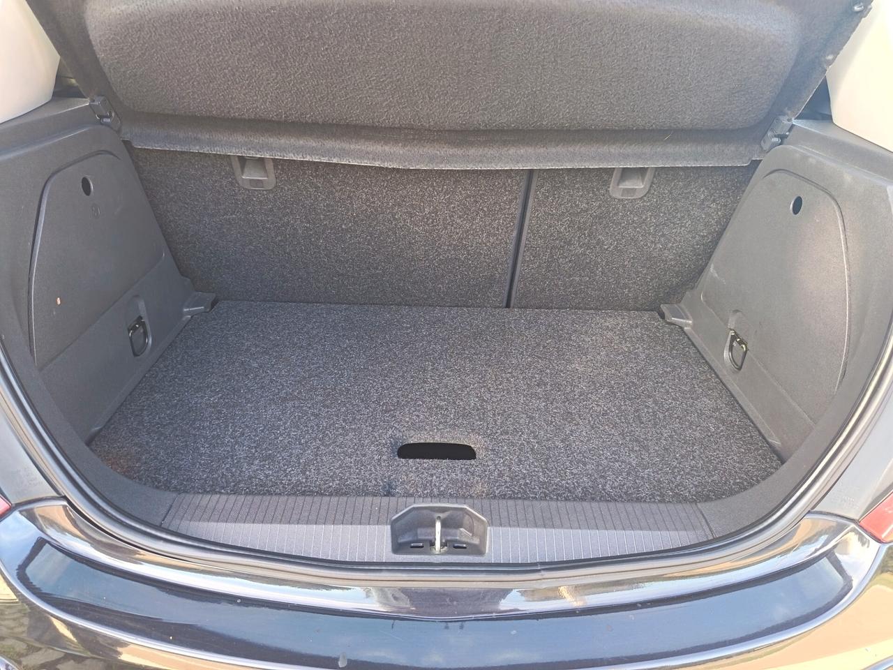 Opel Corsa 1.2 benz neopatentati 150.000km