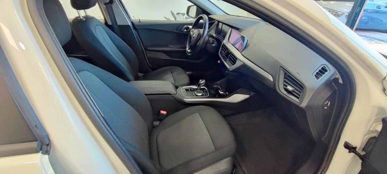 Bmw 116 116d 5p. Business Advantage