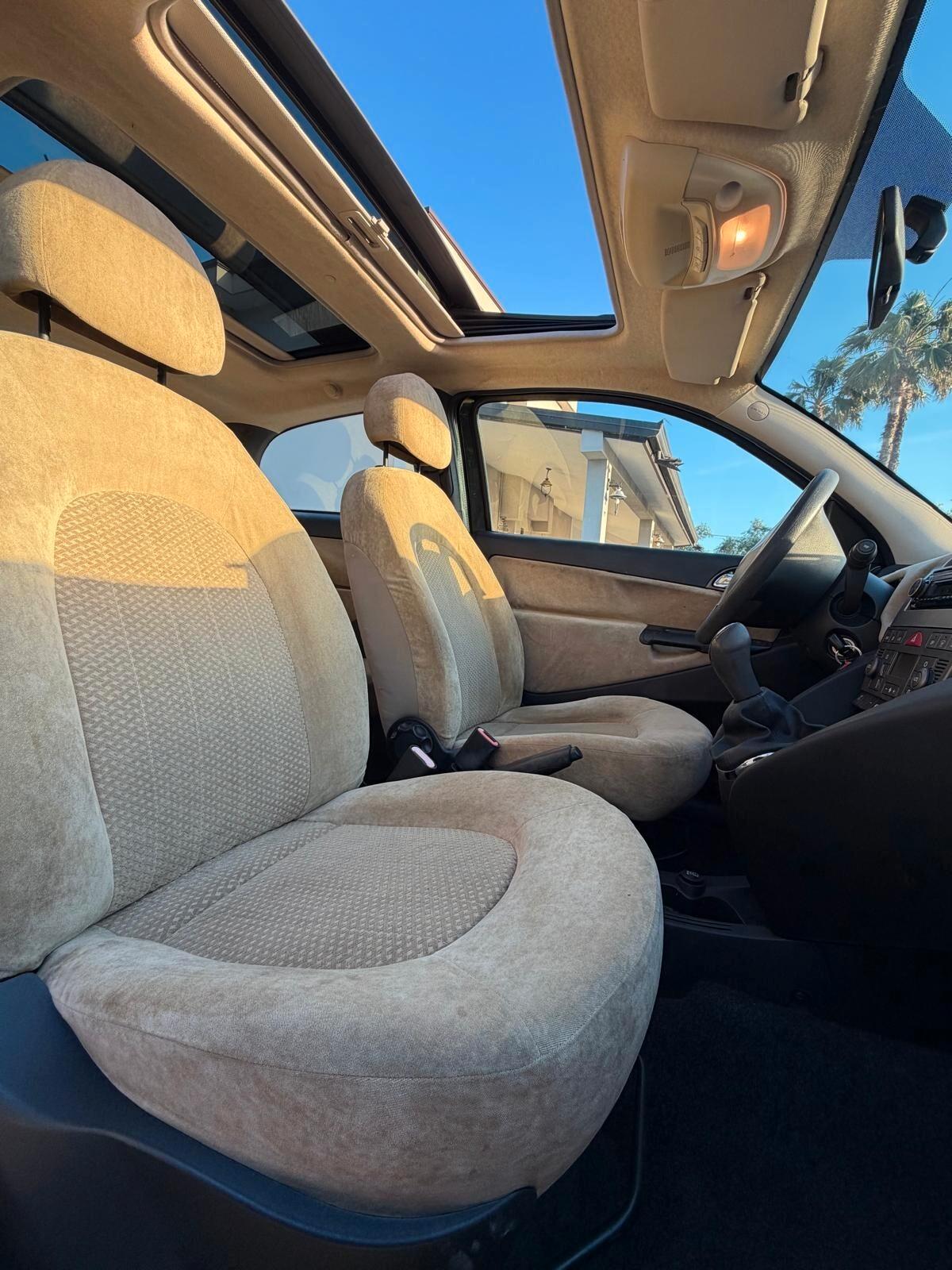 Lancia Ypsilon 1.3 MJT 75 CV Tetto Panoramico