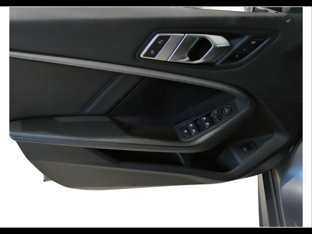 BMW Serie 1 (F40) - M 135i xDrive