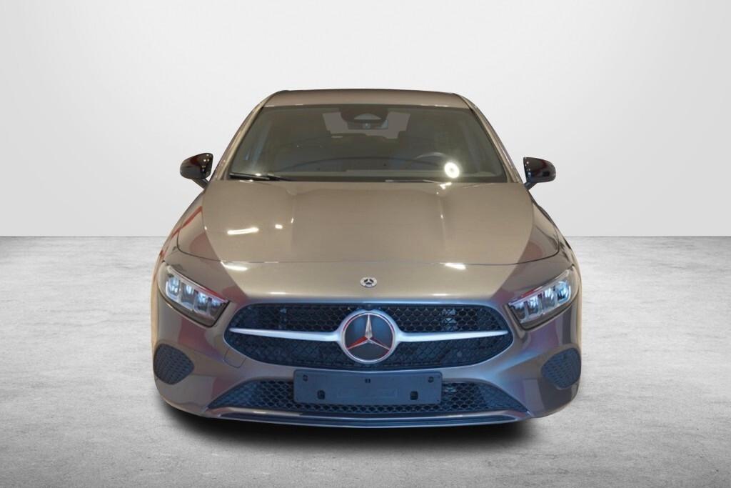 MERCEDES-BENZ A 180D NEW 115CV AUTOMATIC BUSINESS LINE ( FARI LED - CRUISE - PELLE - NAVI PREMIUM - PARK ASSIST - TELECAMERA POST. )