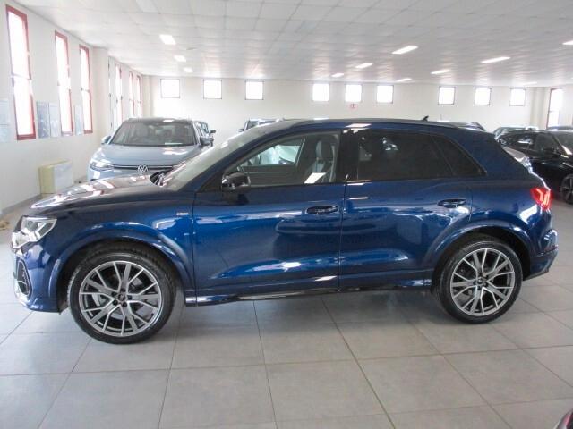 Audi Q3 SUV (35) Blackline 2.0 TDI 150CV S-Tronic
