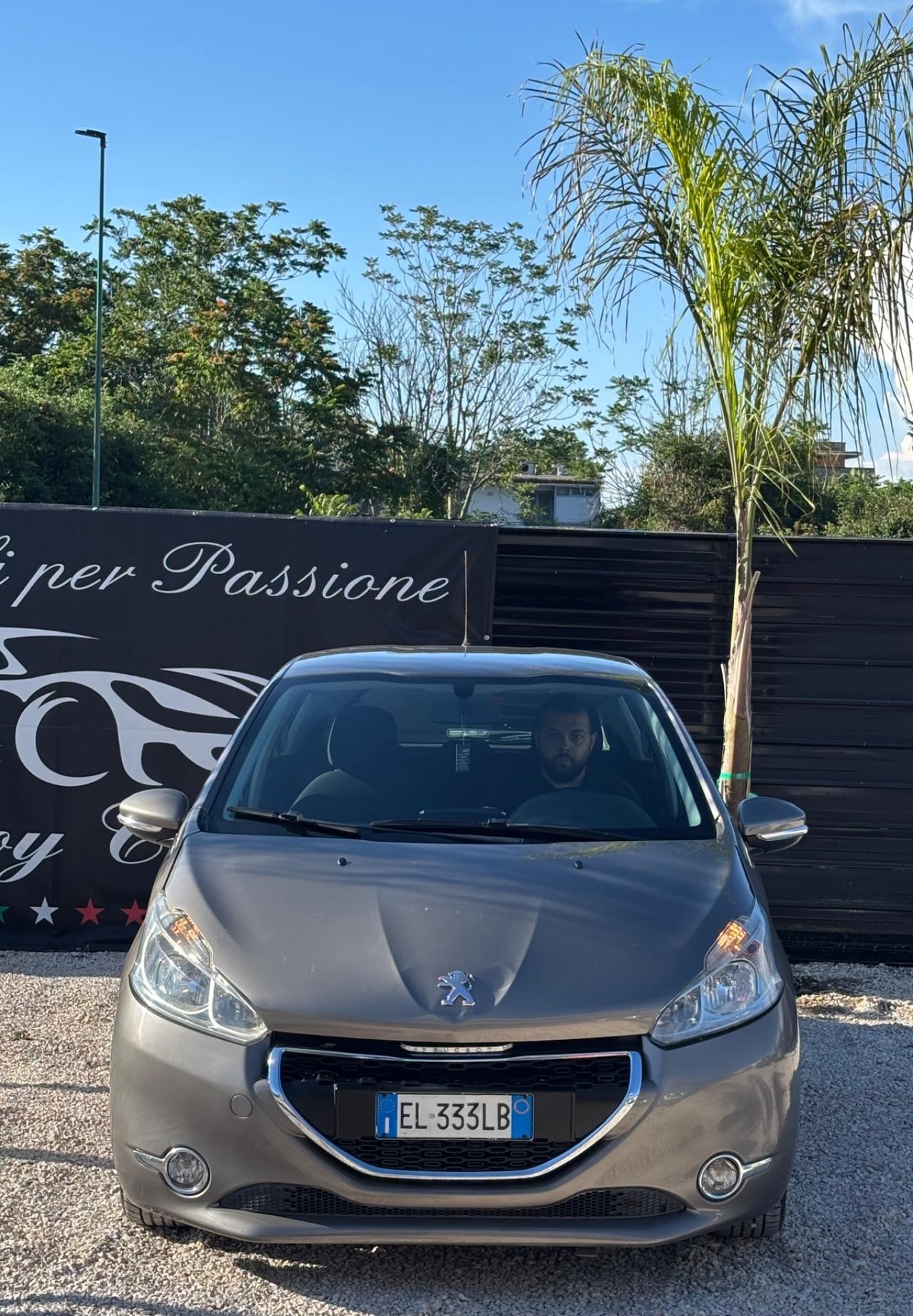 Peugeot 208 1.4 HDi 68 CV 5 porte Allure