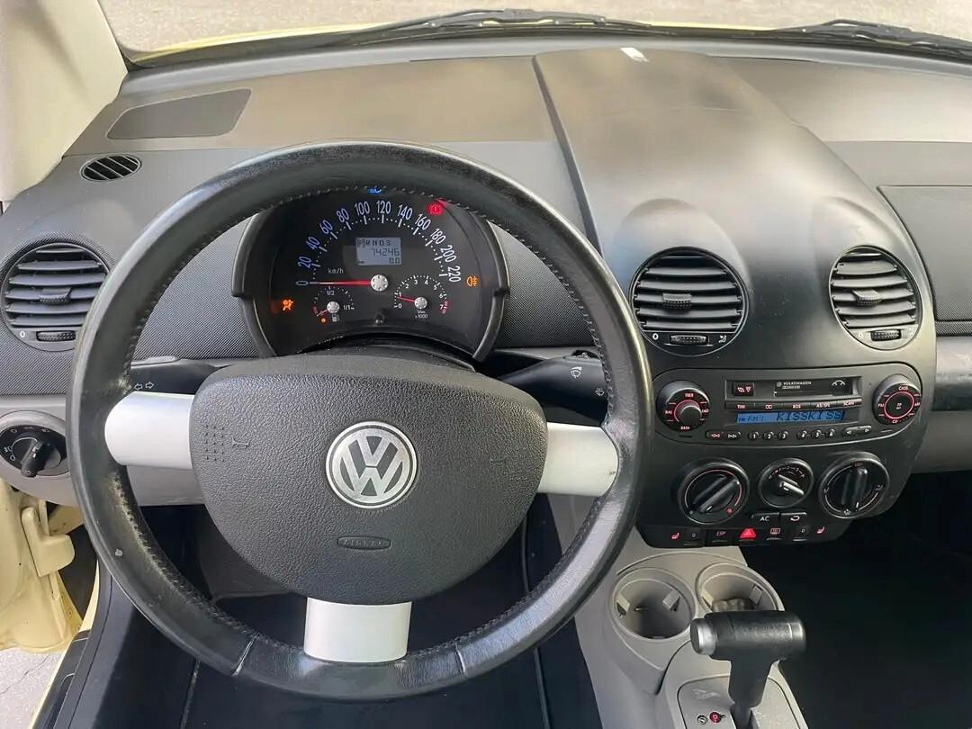 Volkswagen New Beetle 2.0 Cabrio