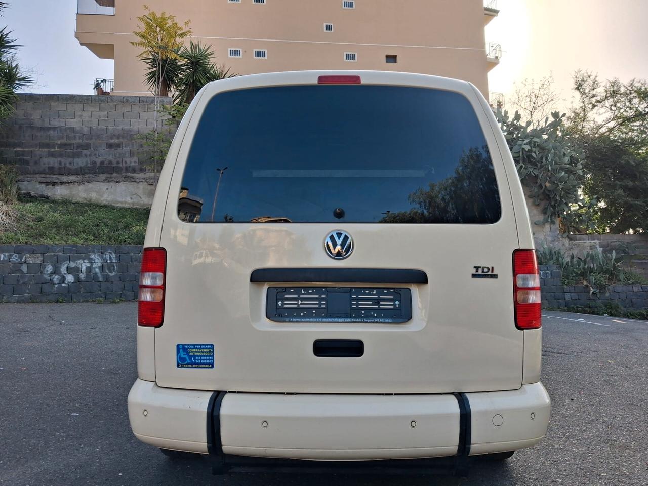 Volkswagen Caddy Pianale ribassato con rampa disabili in carrozzina