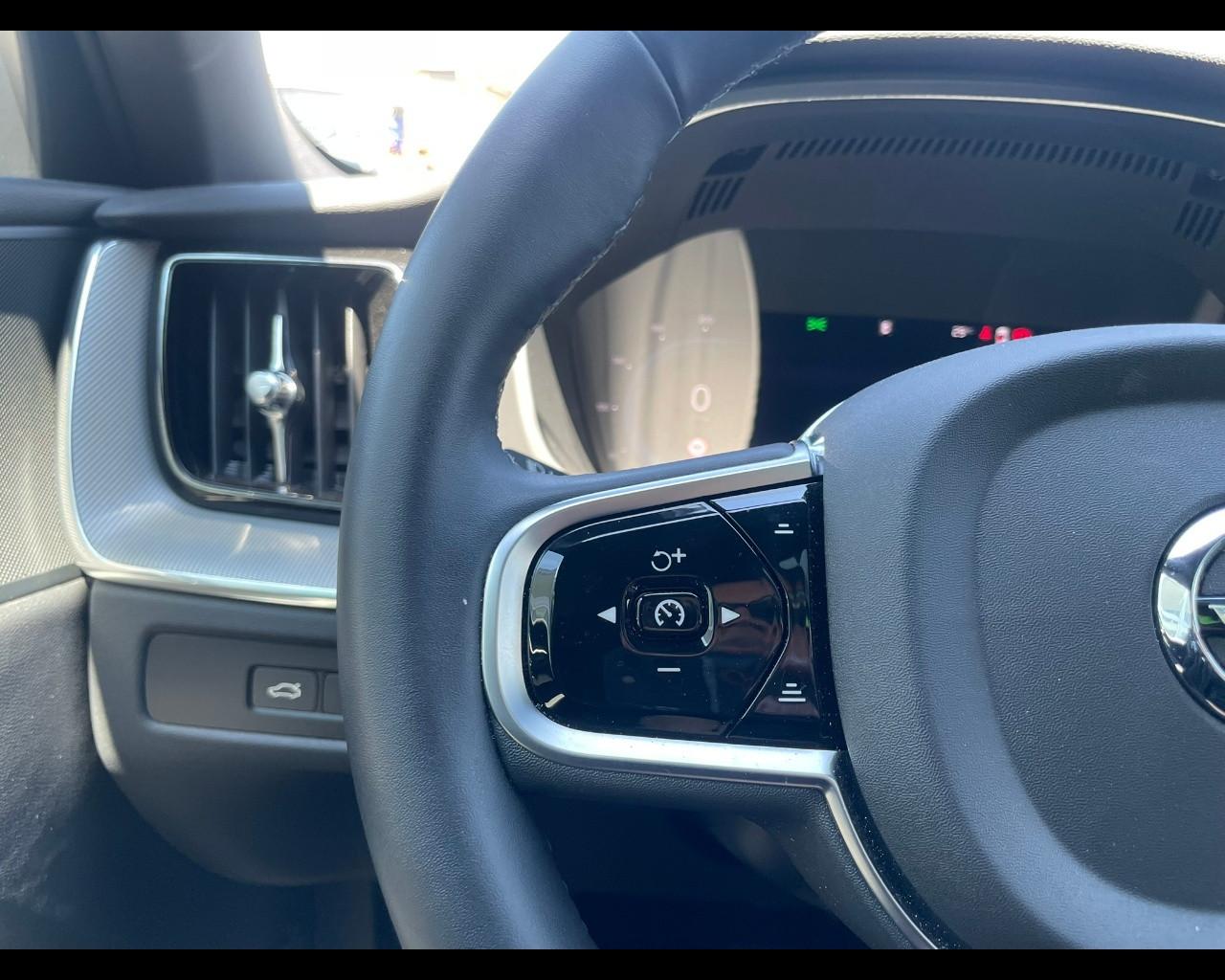 VOLVO XC60 (2017-->) - XC60 T6 Plug-in hybrid AWD automatico Ultra Black Edition