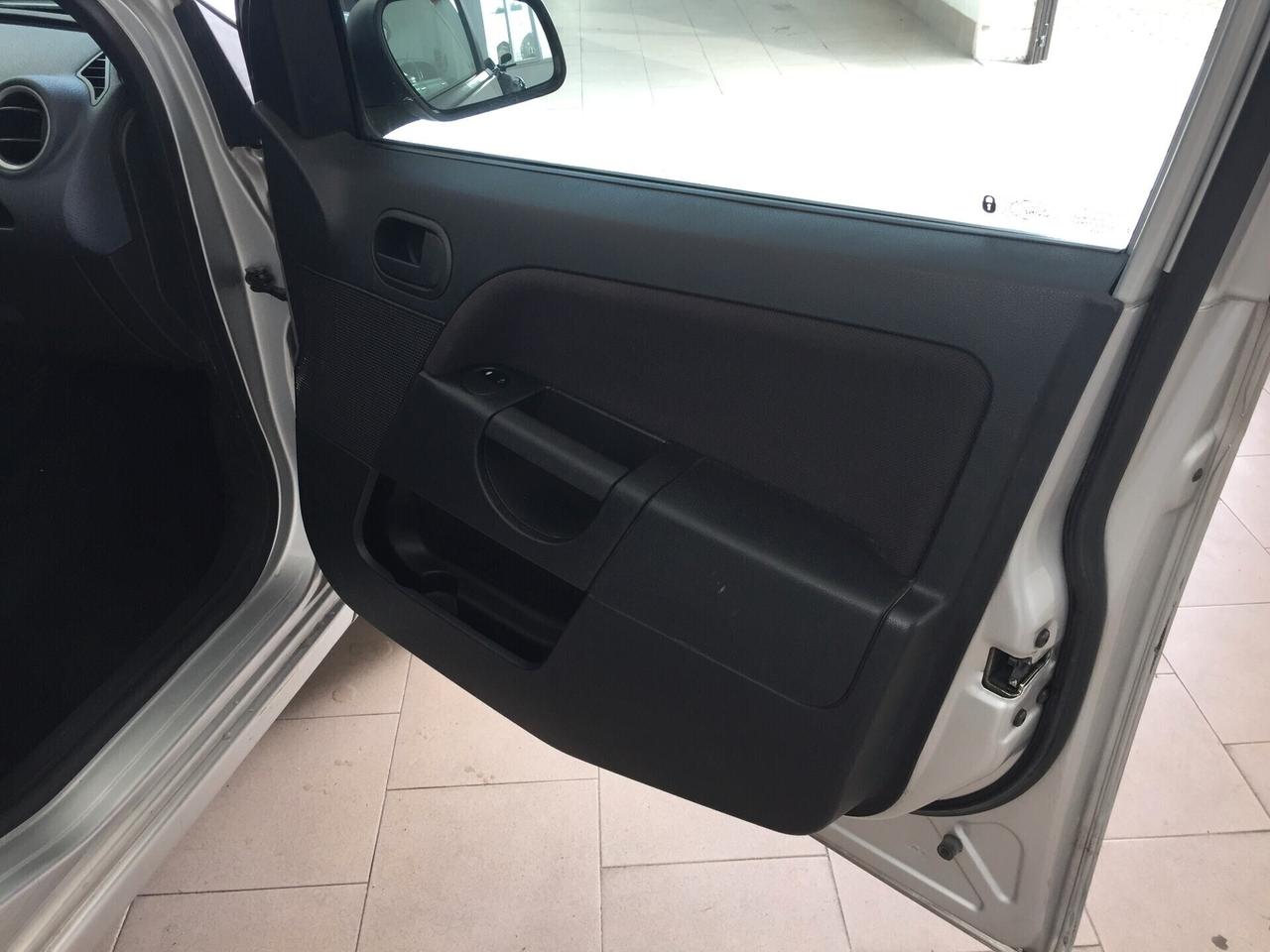 Ford Fiesta 1.2 16V 5p. Titanium