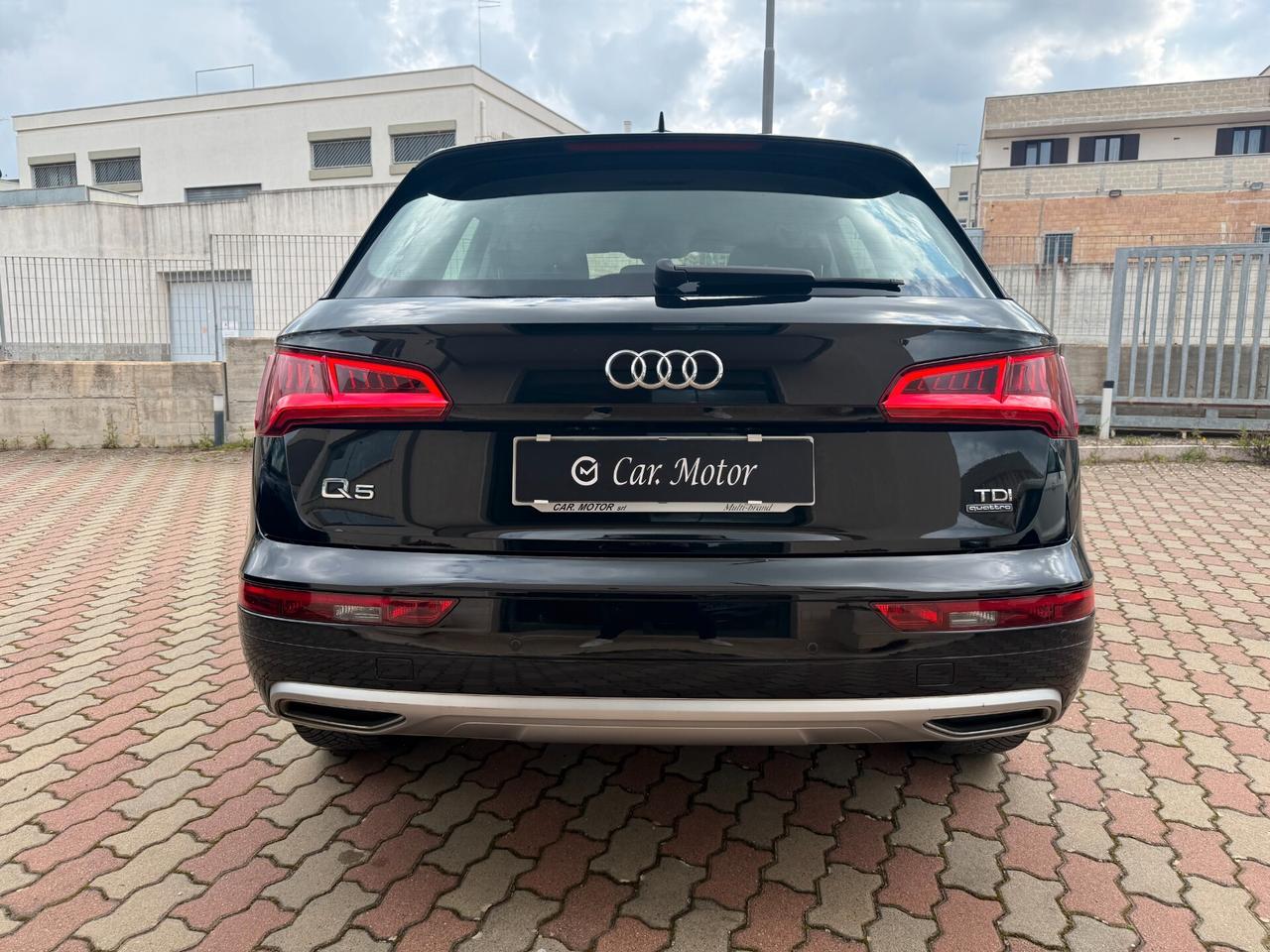 Audi Q5 2.0 40 TDI quattro S tronic Business Sport