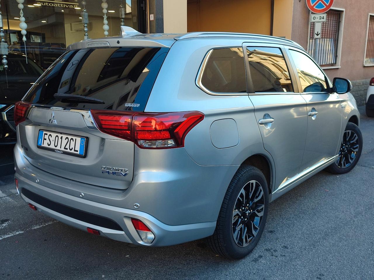 Mitsubishi Outlander 2.0 Hybrid 4WD PHEV Instyle Diamond SDA