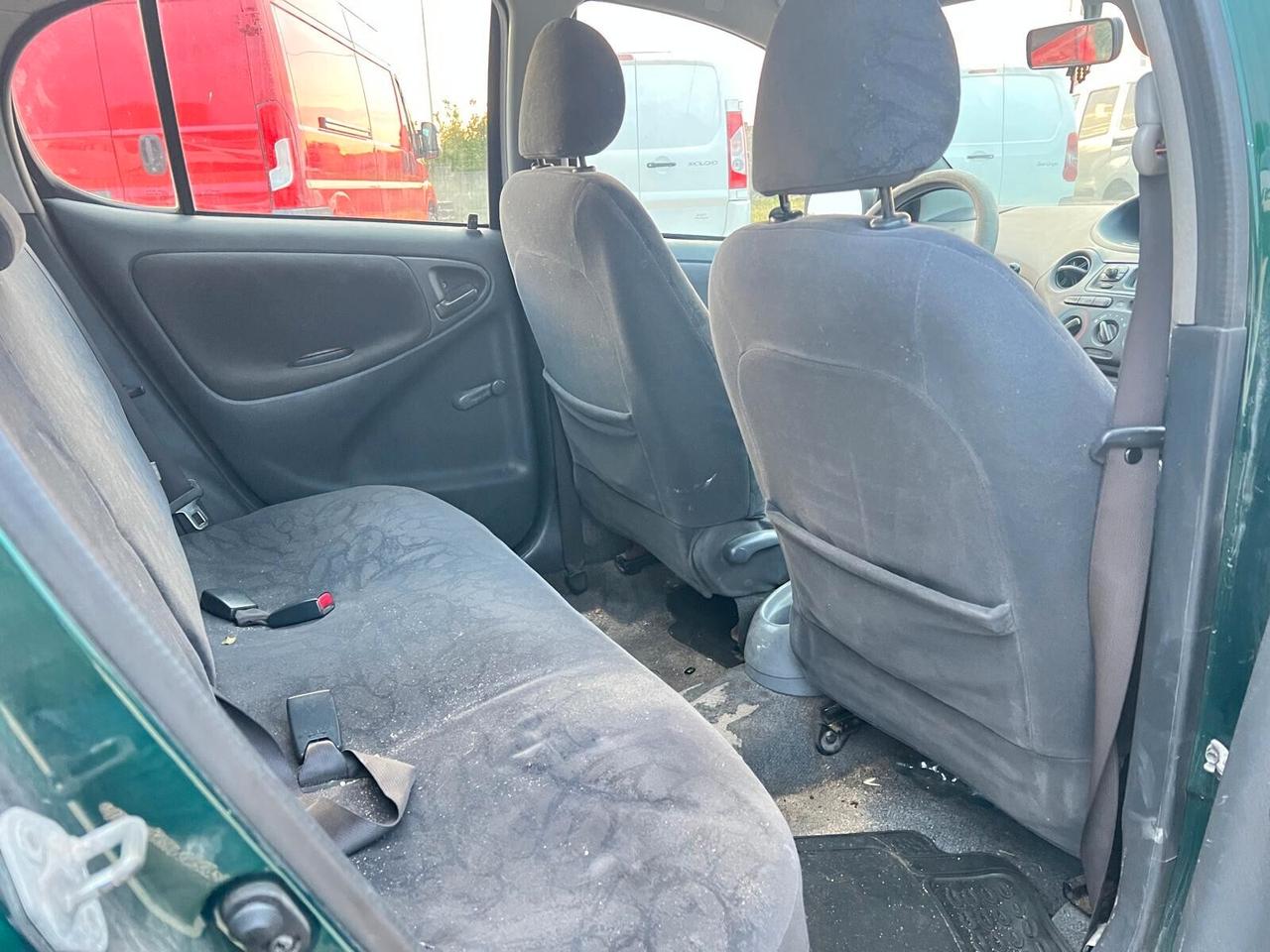 Toyota Yaris 1.0i 16V cat 5 porte