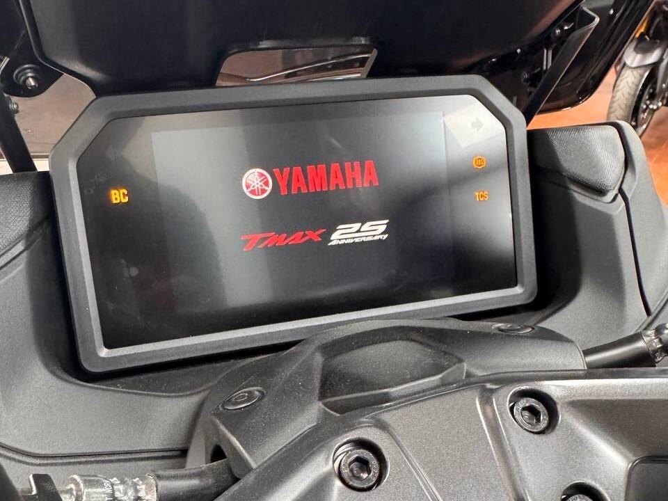 Yamaha T Max 560 25th Anniversary Black PROMO AGOSTO