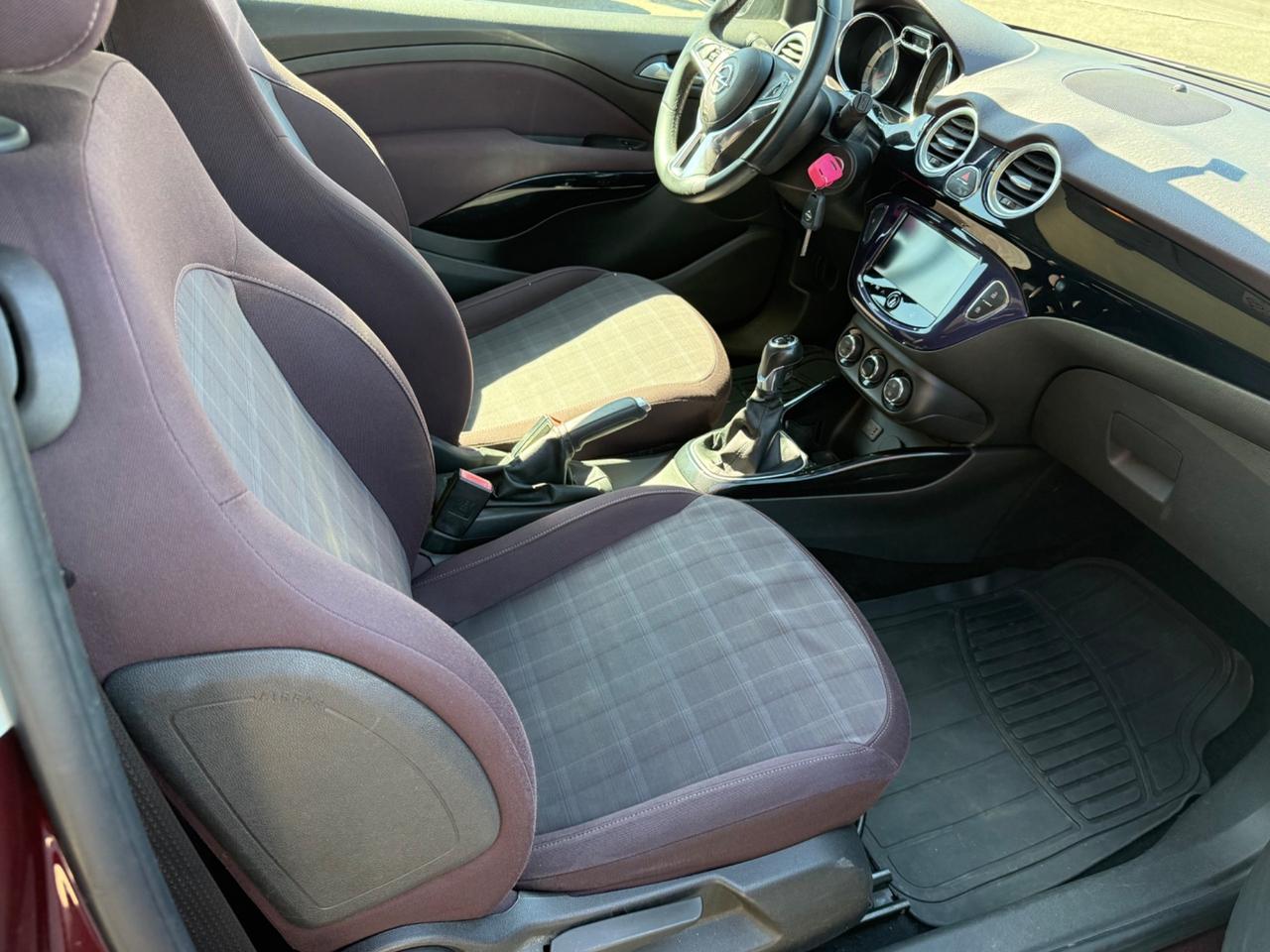 Opel Adam 1.2 70 CV Slam