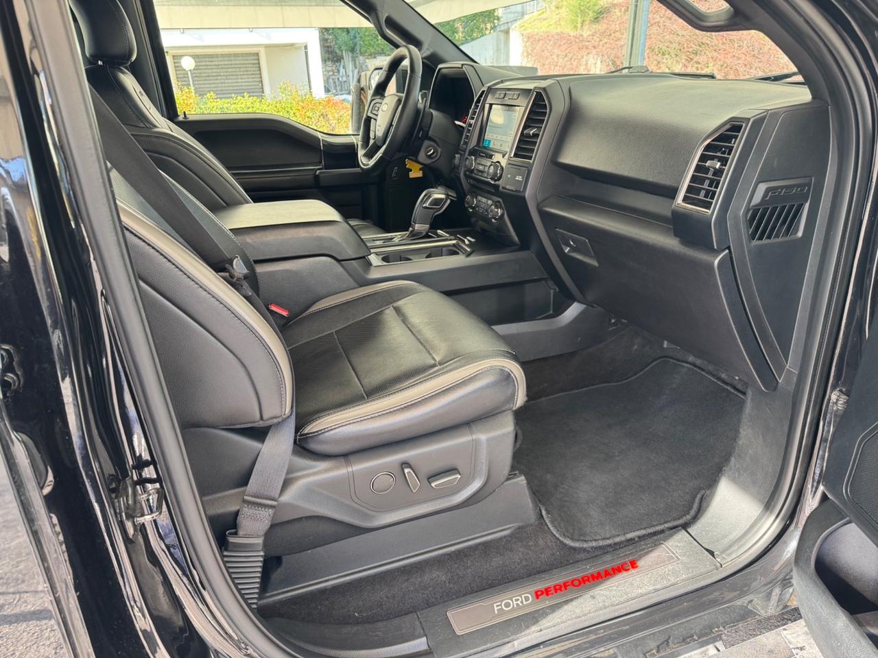 Ford F 150 RAPTOR no ranger