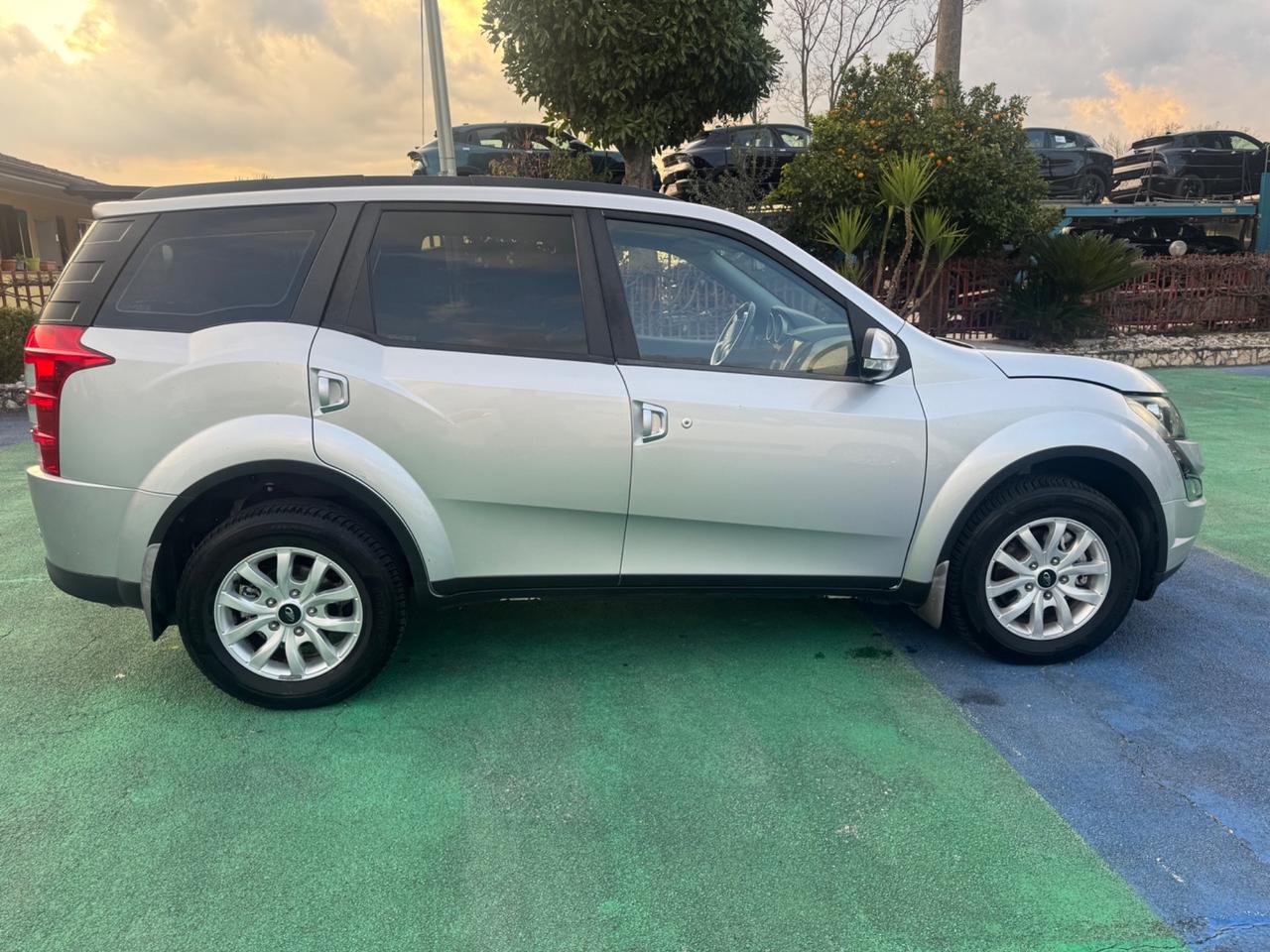 Mahindra XUV500 2.2 16V AWD W10