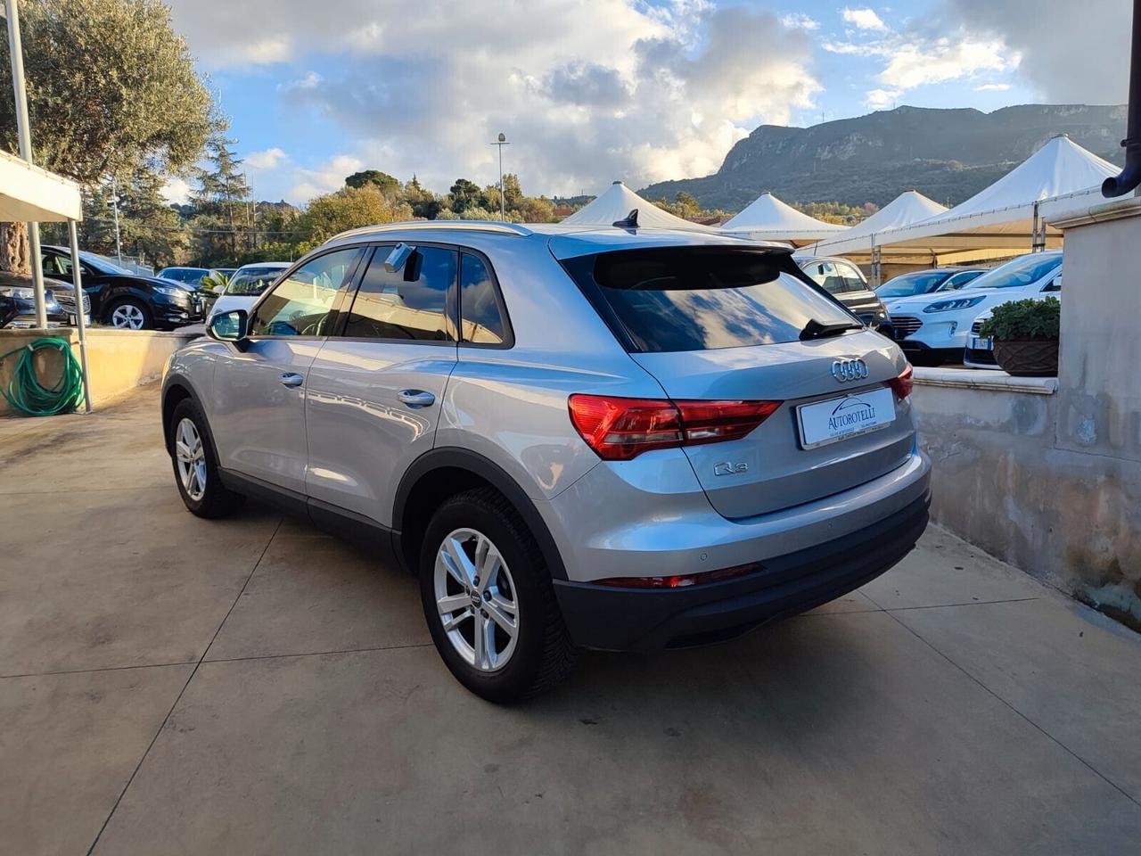 Audi Q3 35 TDI S tronic Business 150 cv