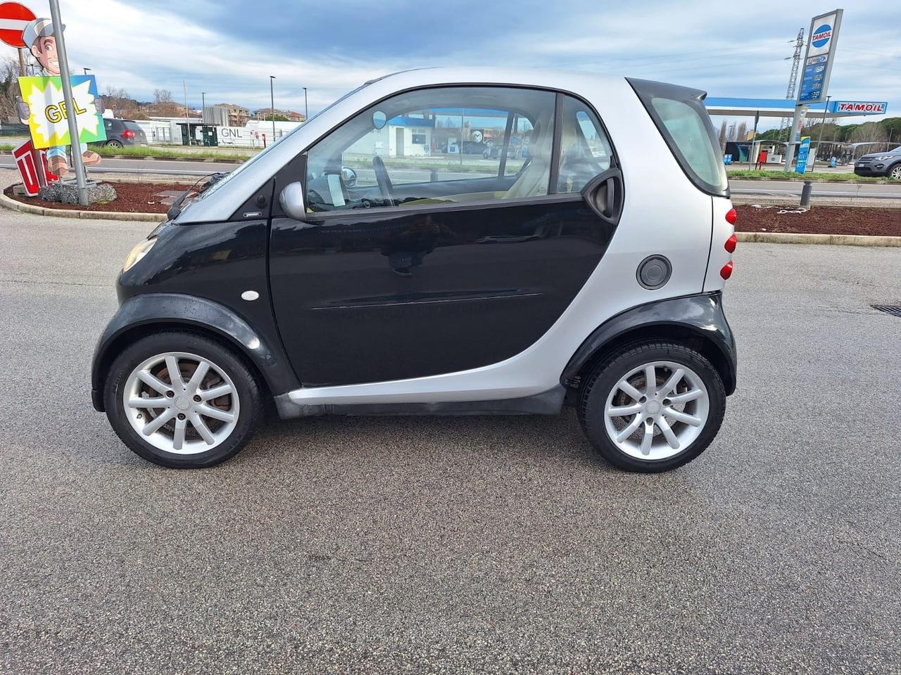 SMART FORTWO AUTOMATICA NEOPATENTATI 700 BENZINA 100.000 KM 2005.