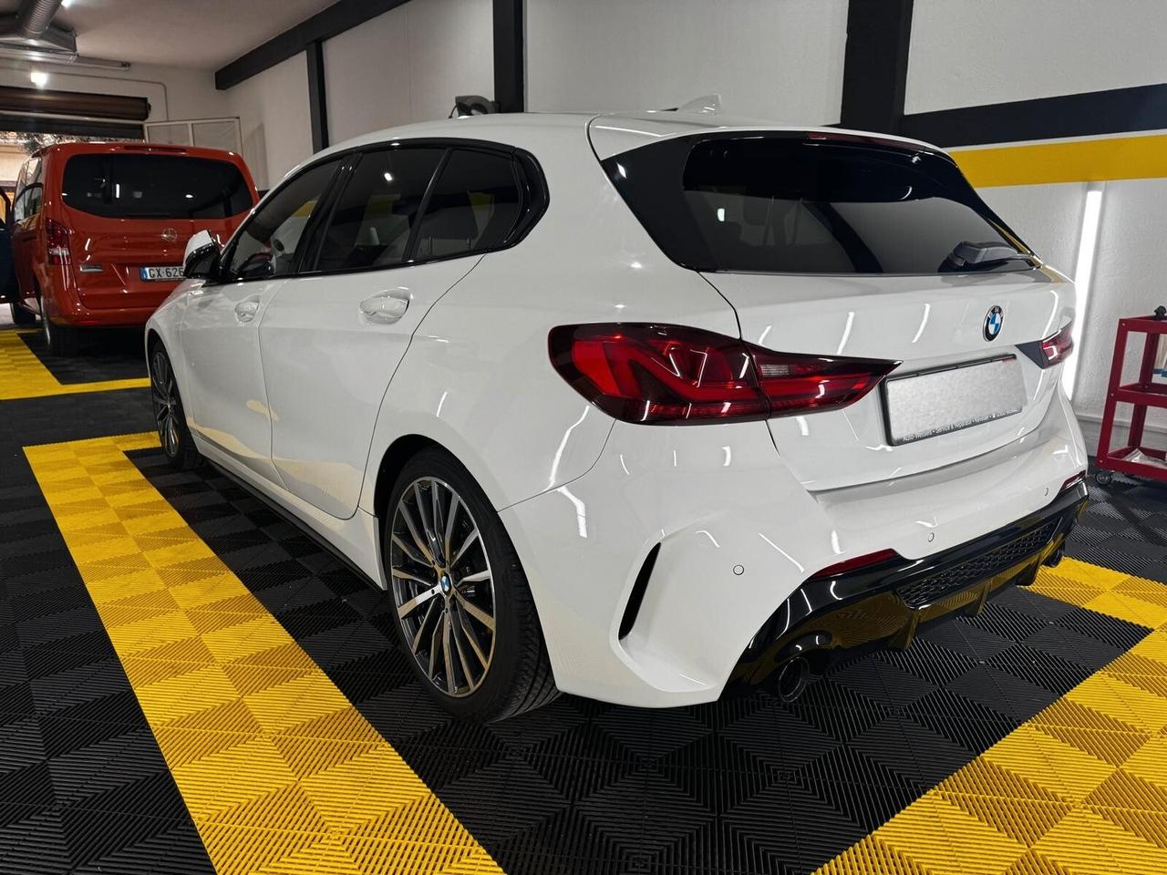 Bmw 118 118d 5p. Msport Exterior