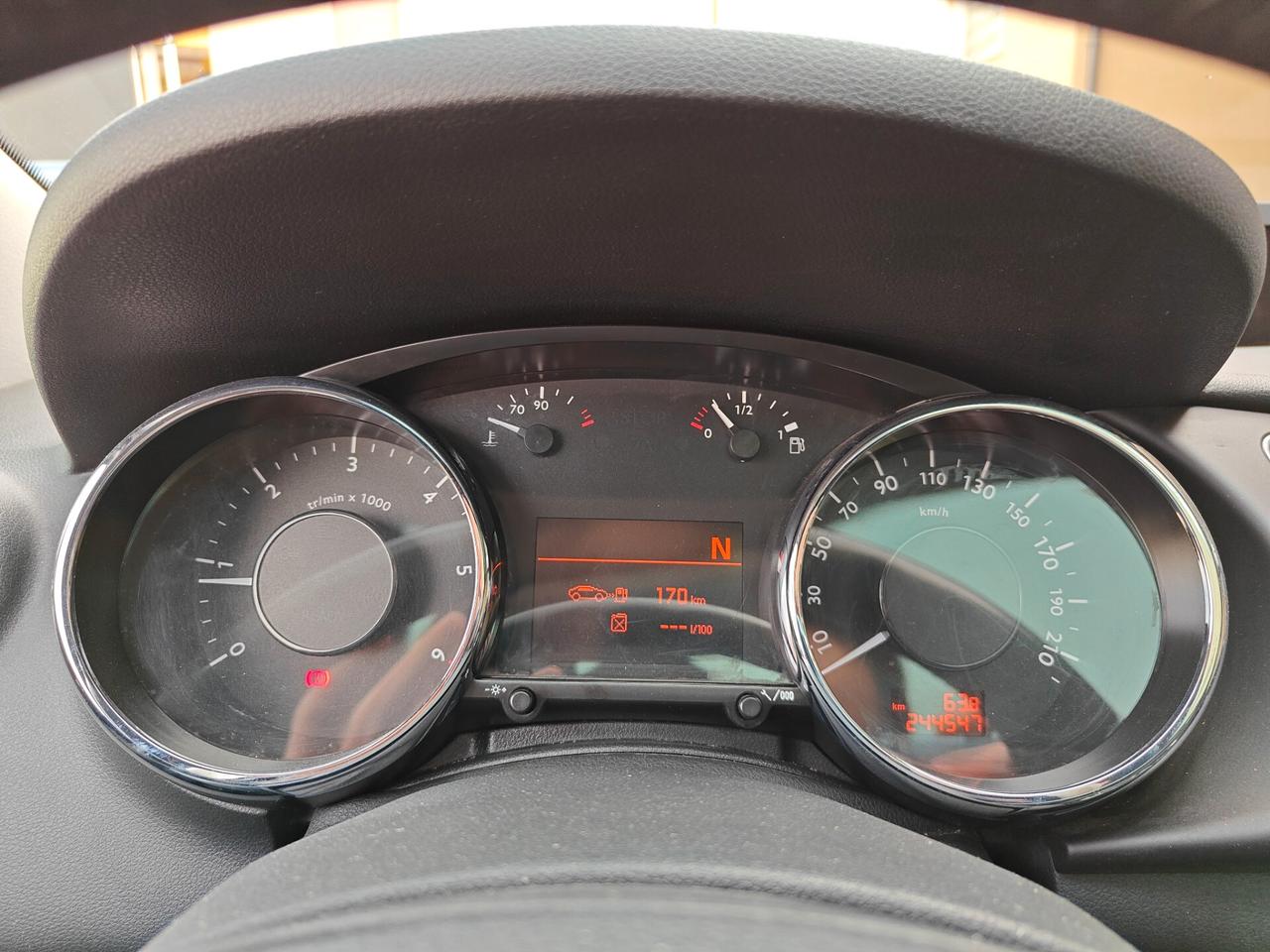 Peugeot 3008 1.6 HDi 112CV cambio robotizzato Business