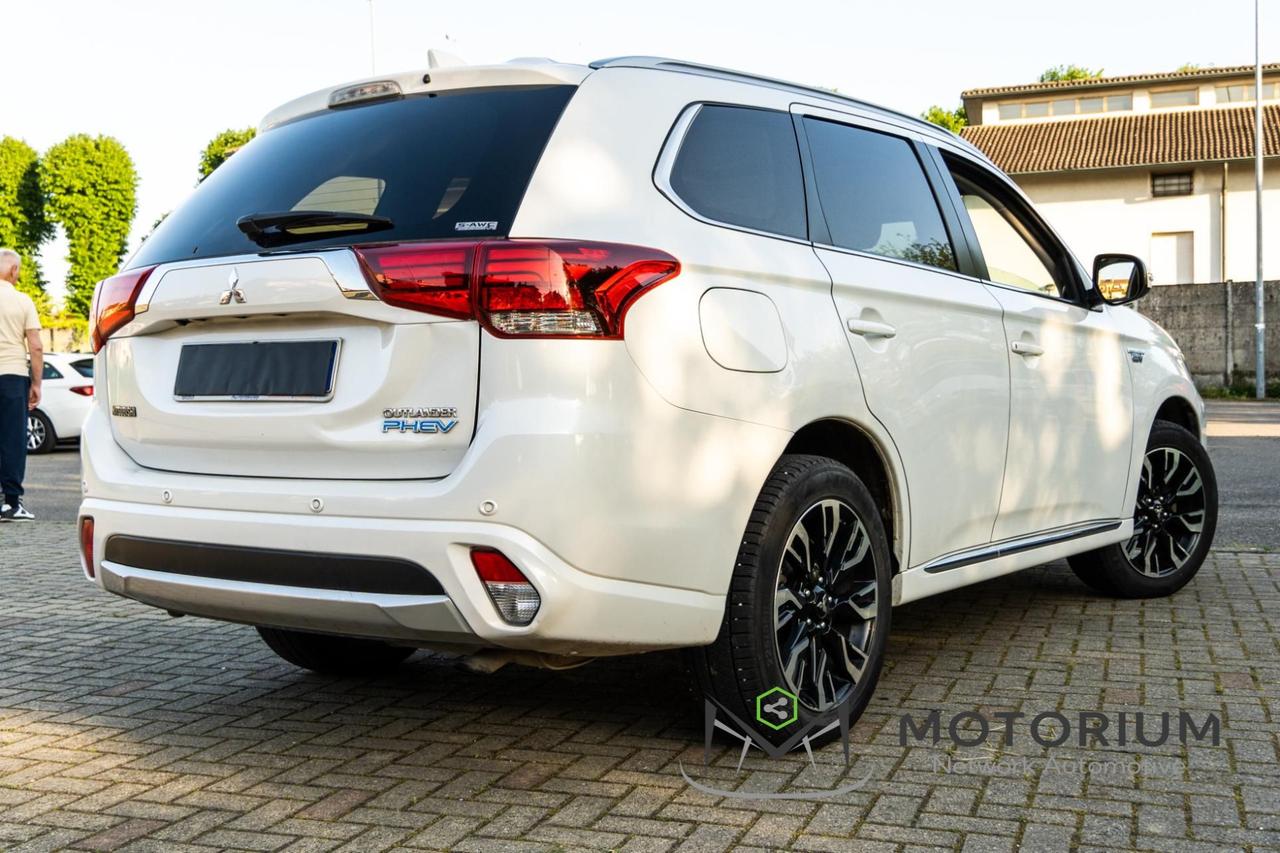 Mitsubishi Outlander 2.0 4WD PHEV Instyle 2018 - PLUG-IN HYBRID