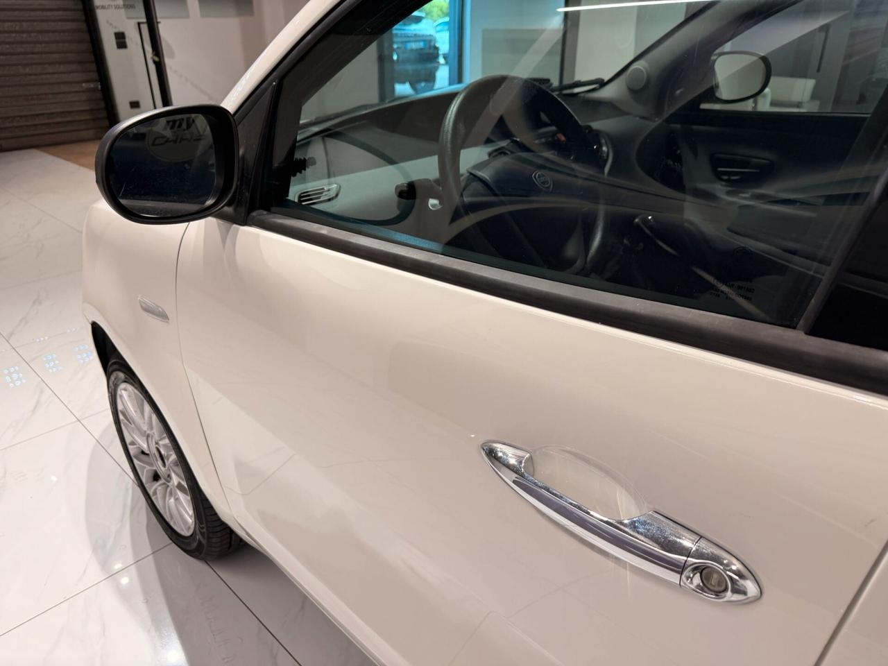 Lancia Ypsilon 1.2 69 CV 5 porte Platinum