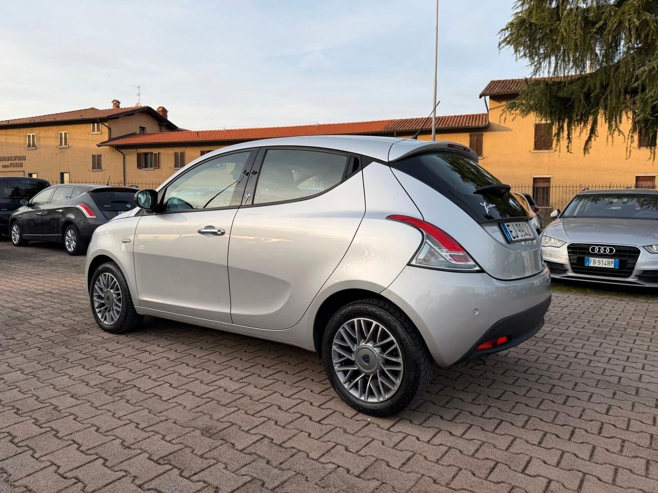 Lancia Ypsilon 1.2 69 CV 5 porte S&S Gold OK NEOPATENTATI