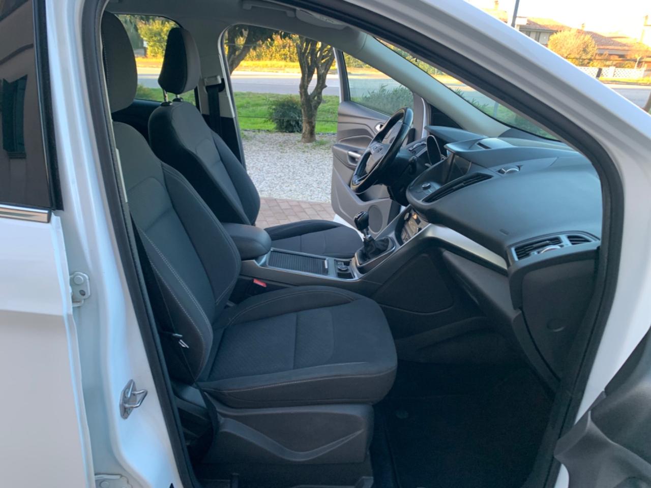 Ford Kuga 1.5 TDCI 120 CV S&S 2WD Titanium