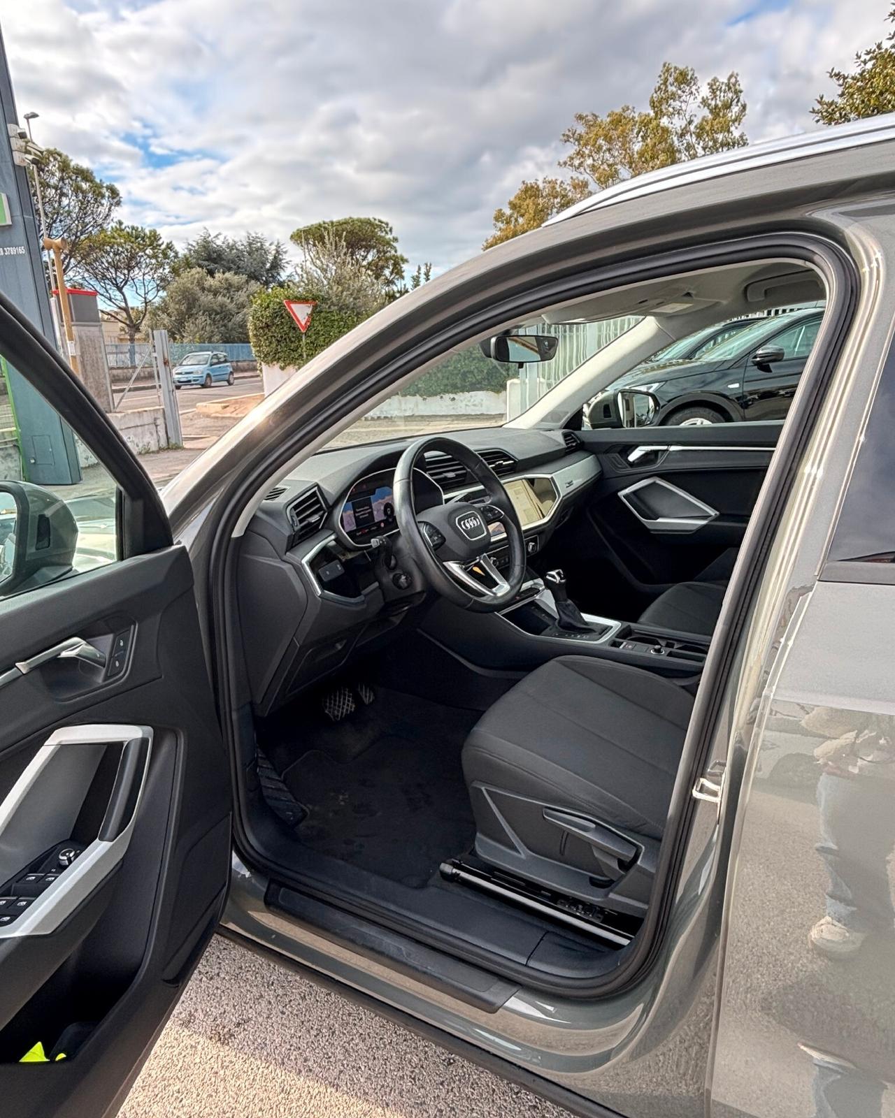 Audi Q3 35 TDI S tronic Business