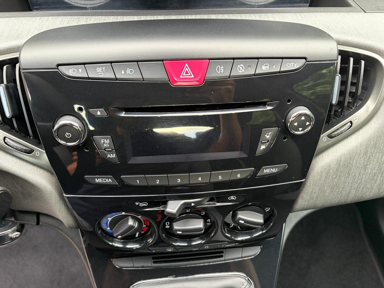 Lancia Ypsilon 1.3 MJT 95CV 5 porte S&S Gold