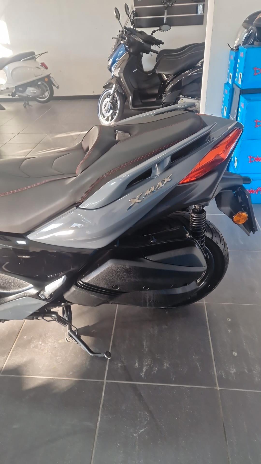 Yamaha X-Max 300