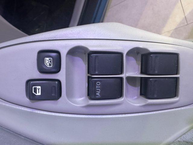 NISSAN Almera Tino 1.8i 16V cat ZX
