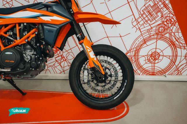 KTM 690 SMC KTM 690 SMC R