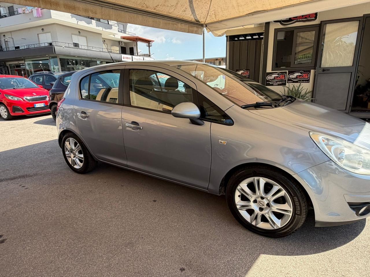 Opel Corsa 1.4 16V 5 porte Cosmo