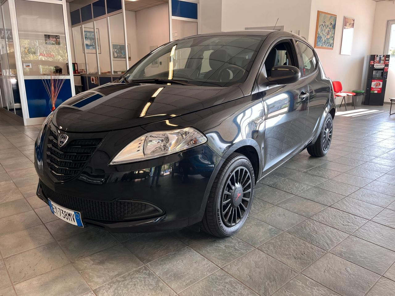 Lancia Ypsilon 1.2 69 CV 5 porte Gold