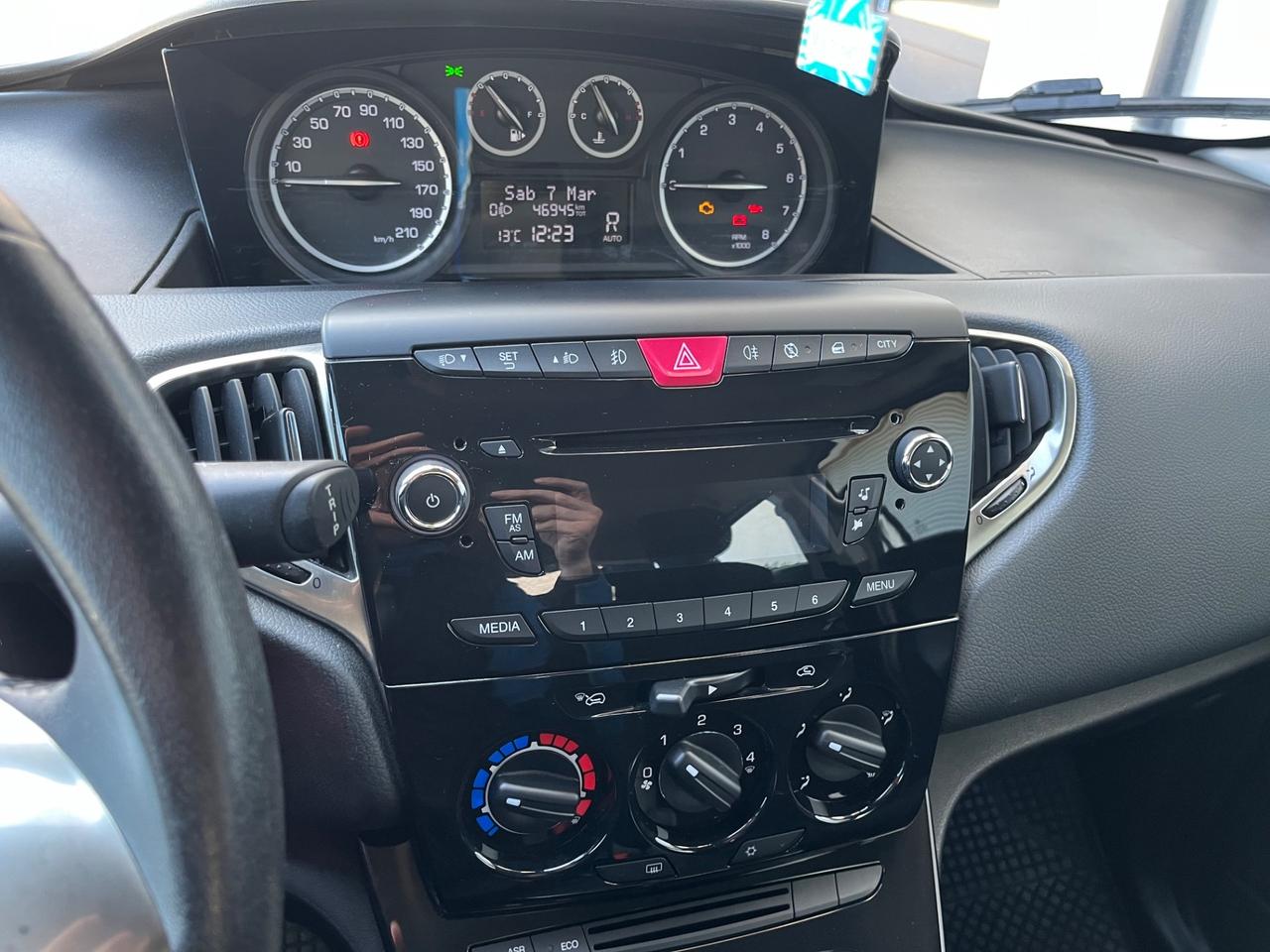 Lancia Ypsilon 0.9 TwinAir 85 CV 5 porte S&S Gold