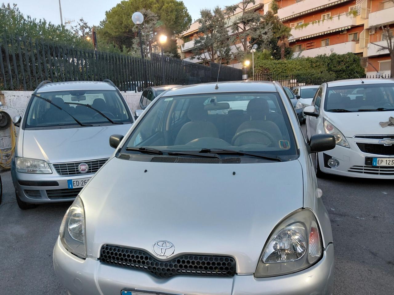 Toyota Yaris 1.0i 16V cat 5 porte