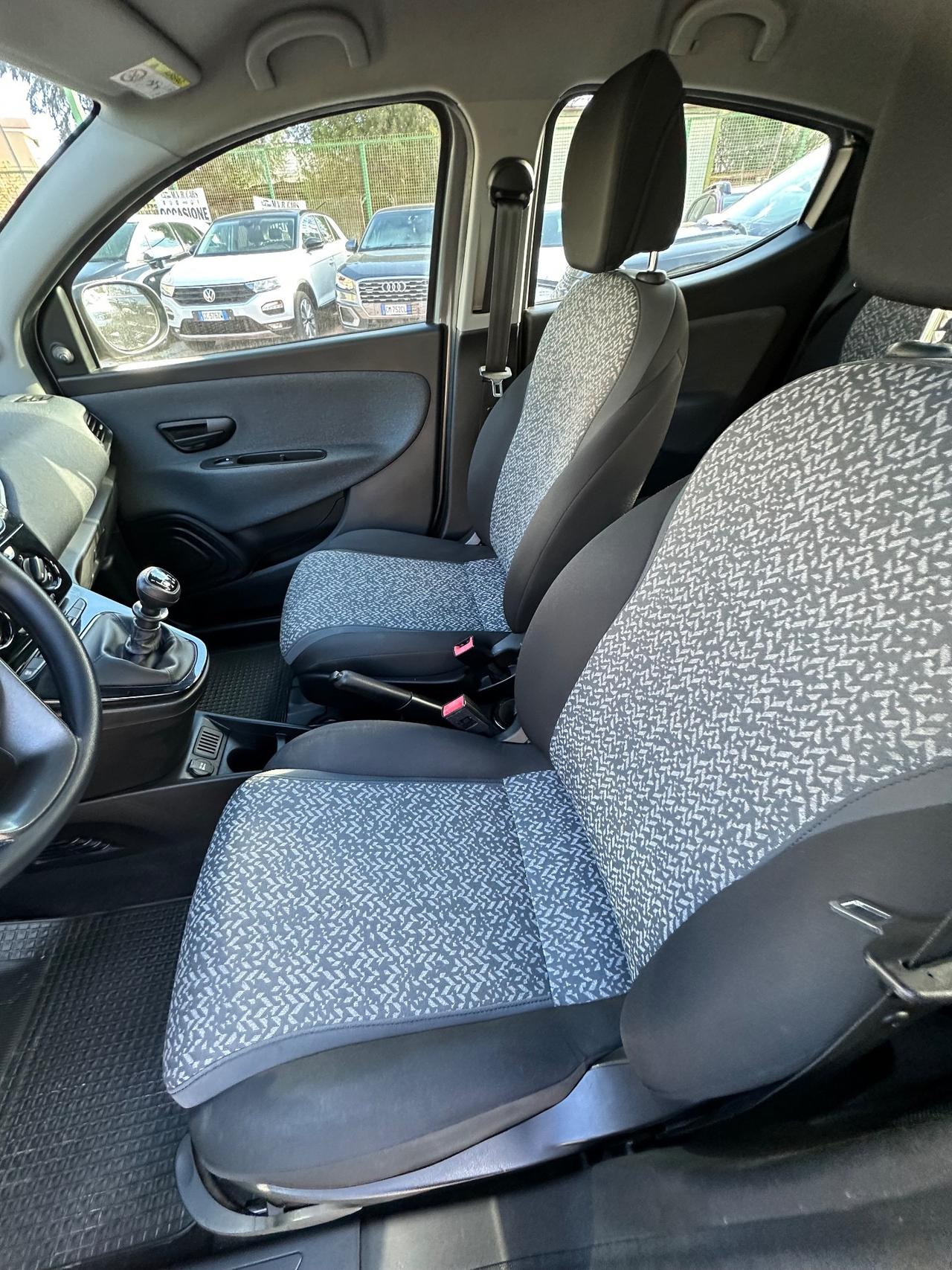 Lancia Ypsilon 1.0 FireFly 5 porte S&S Hybrid Ecochic A. Ferretti