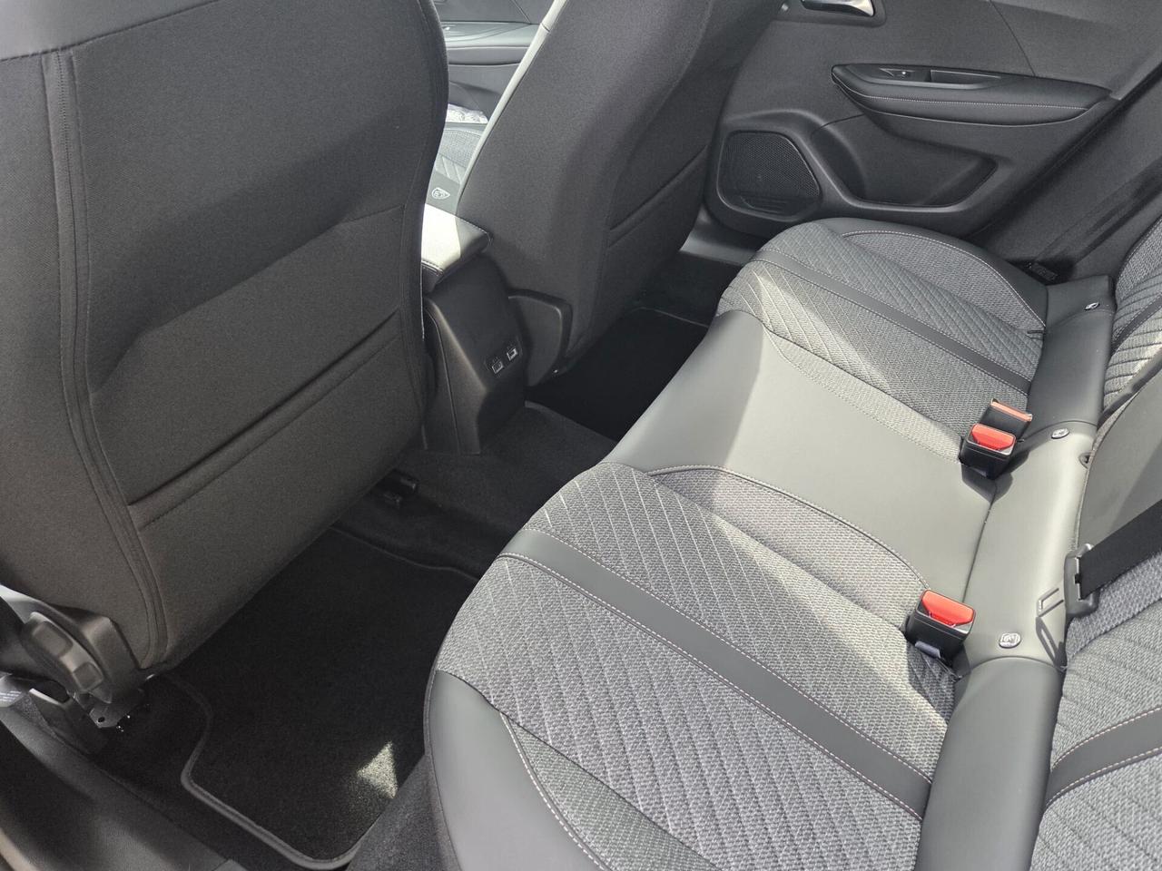 Peugeot 2008 ALLURE 100 CV KM/0 NESSUN OBBLIGO FINANZIARIO !!